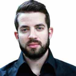 Gérant de l'hôtel, 18e Hostel.