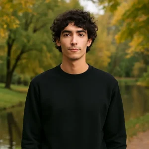 Sweat col rond de couleur noire.